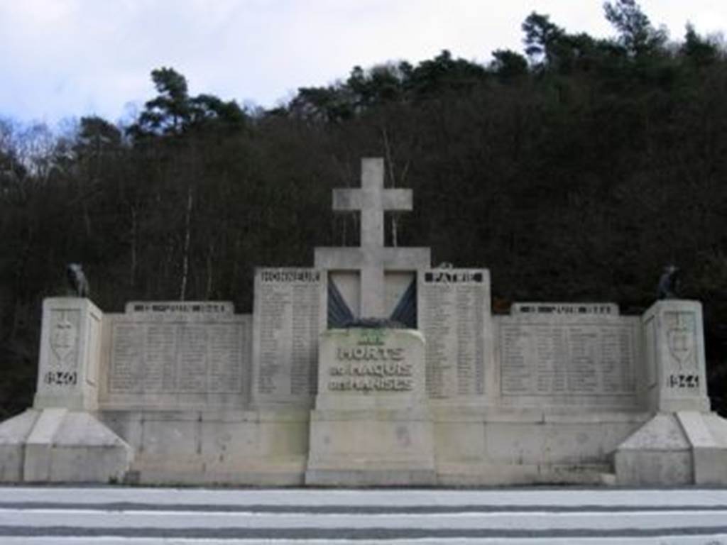 Le Monument aux Morts du Maquis des Manises et le Calvaire des Manises, Revin