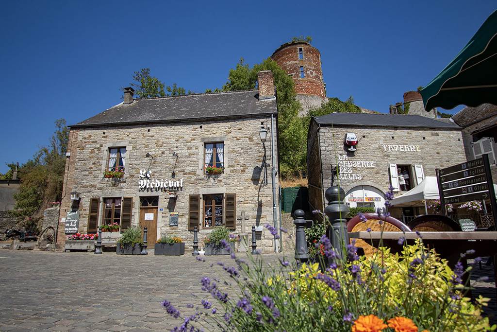 HIERGES, Village Fleuri " 3 Fleurs ", Hierges - photo 2
