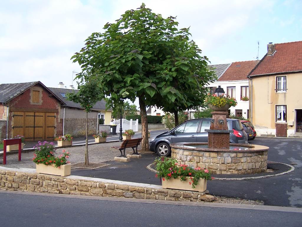 BOSSEVAL ET BRIANCOURT, Village Fleuri "1 Fleur", Vrigne aux Bois - photo 3