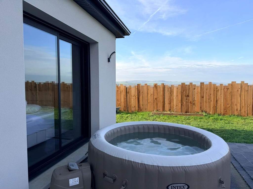 Gîte n°551 "BLACK VILLA PISCINE & JACUZZI"