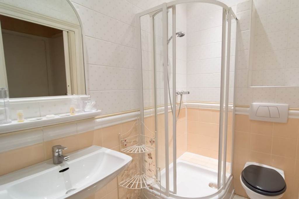 Hôtel "Hôtel de Paris", Charleville-Mézières - photo 4