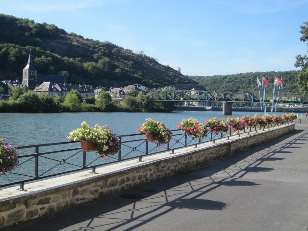 VIREUX-WALLERAND, Village Fleuri "3 Fleurs"