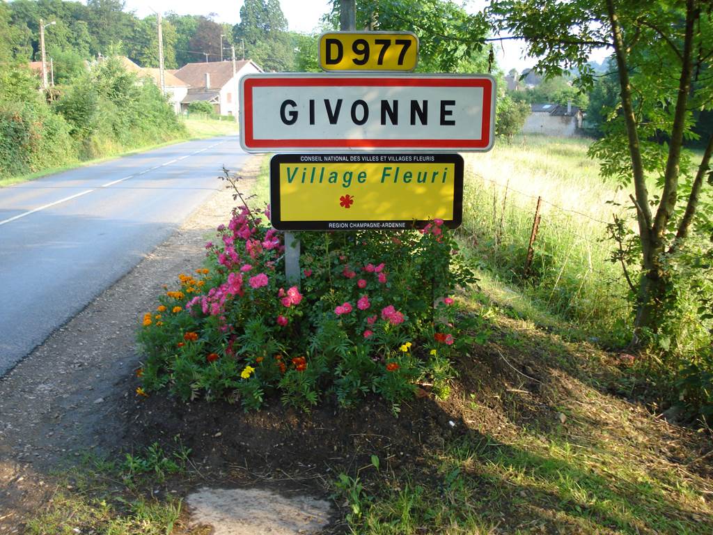 GIVONNE, Village Fleuri "2 Fleurs"  France Grand Est Ardennes Givonne 08200