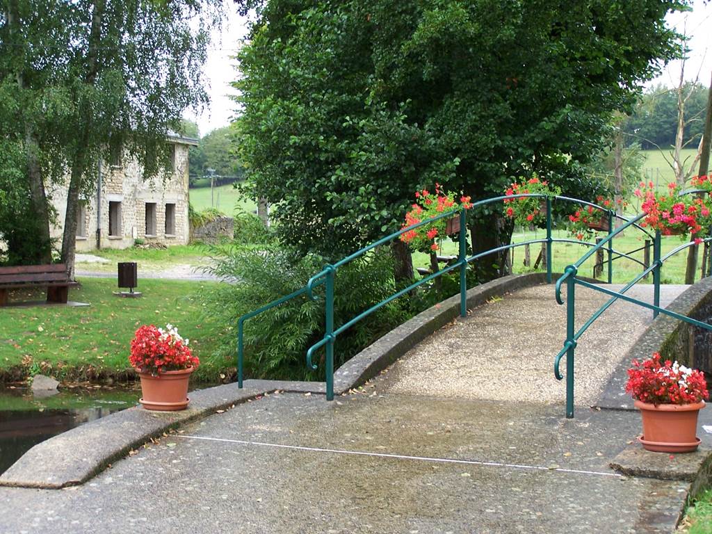 LA MONCELLE, Village Fleuri " 1 Fleur "