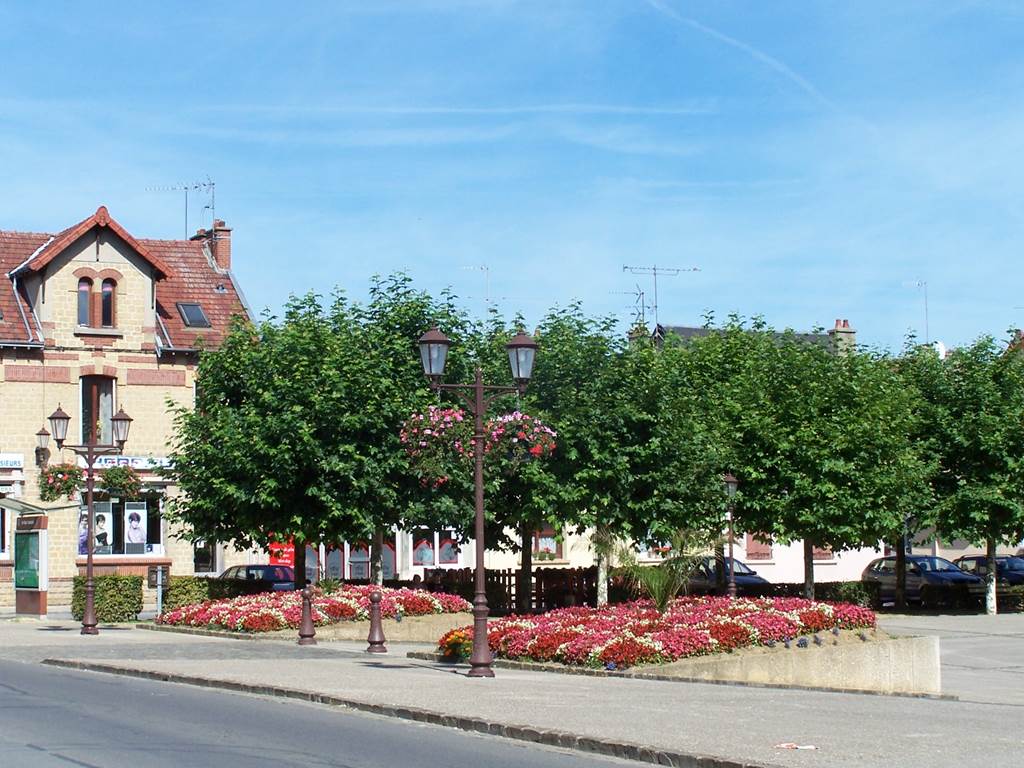 DONCHERY, Village Fleuri "2 Fleurs", Donchery - photo 3