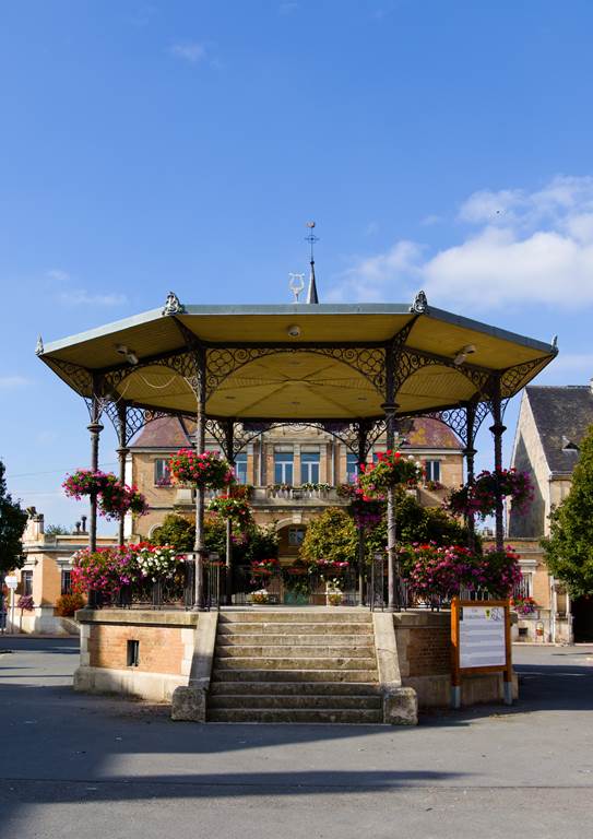 ATTIGNY, Village Fleuri "1 Fleur", Attigny