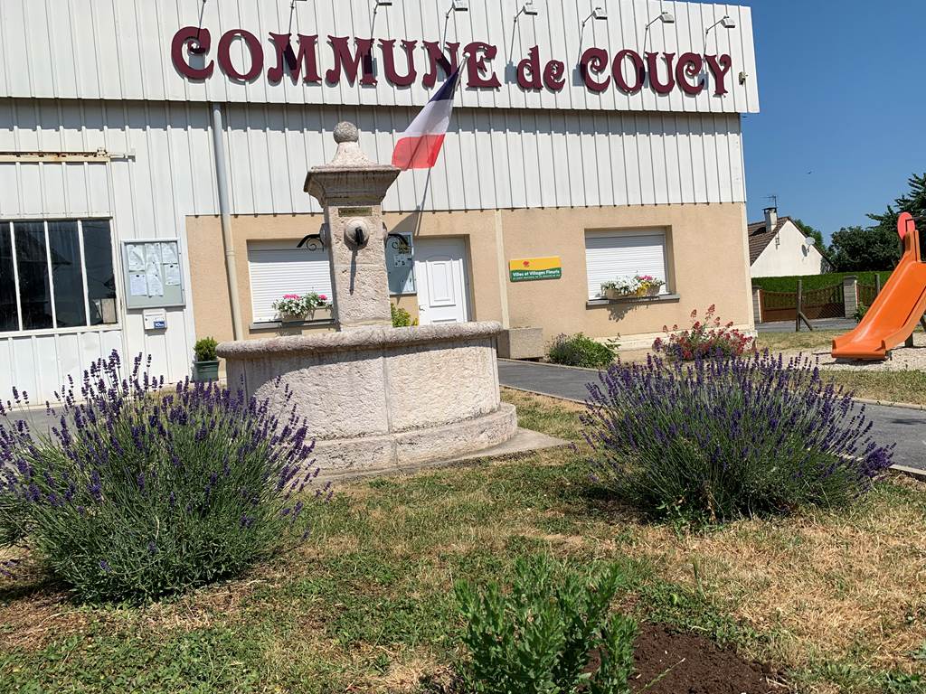 Coucy - Village Fleuri "2 fleurs"