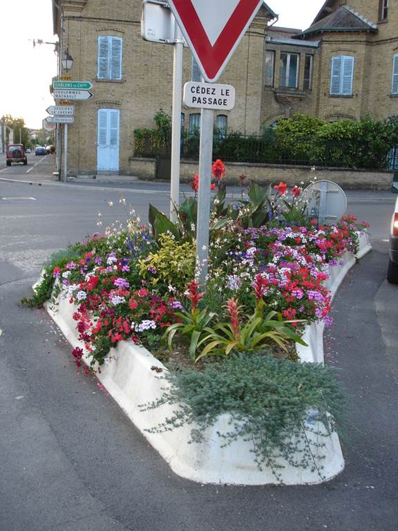 ATTIGNY, Village Fleuri "1 Fleur", Attigny - photo 3