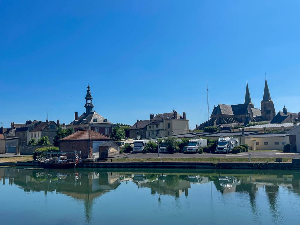 Halte Fluviale, Mouzon