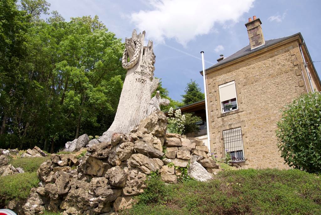 Le Chêne Brisé, Floing - photo 2