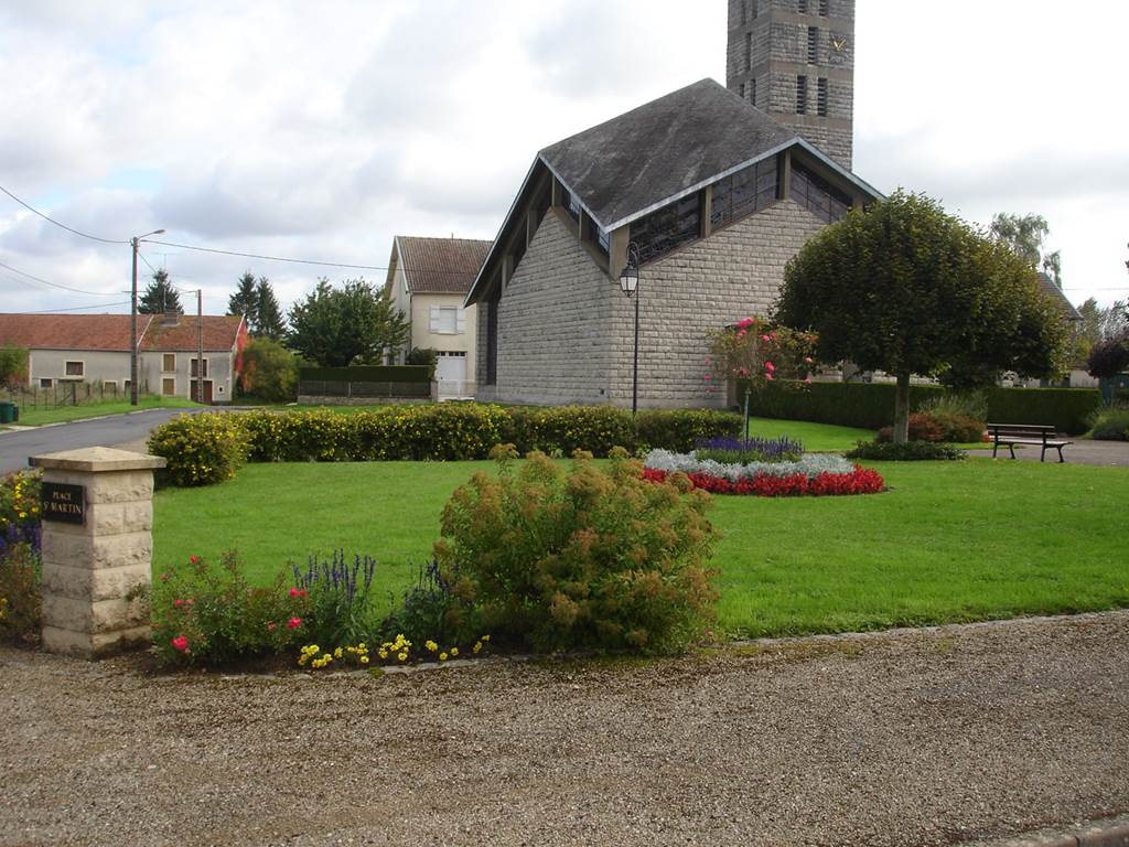 VILLY, Village Fleuri "2 Fleurs", Villy