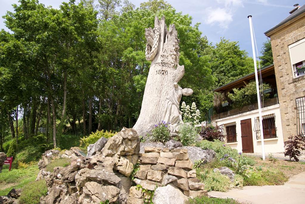 Le Chêne Brisé, Floing - photo 3