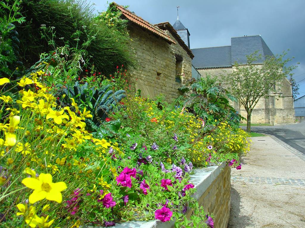 EVIGNY, Village Fleuri "2 Fleurs"