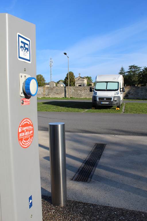 Aire de services pour camping-cars de Vouziers - photo 3