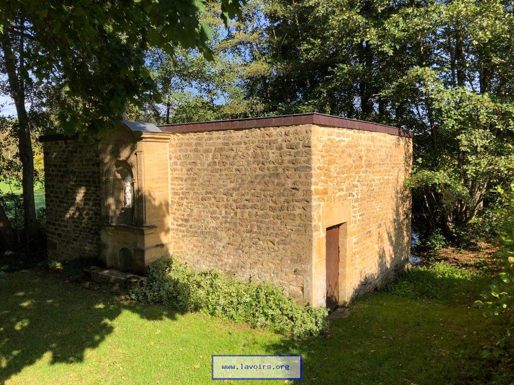 Ancien lavoir fontaine