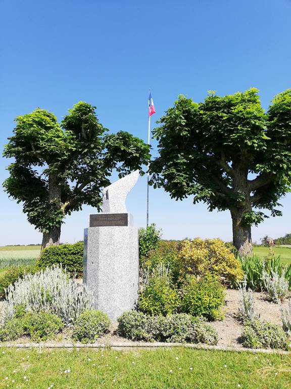 Stèle de Roland Garros