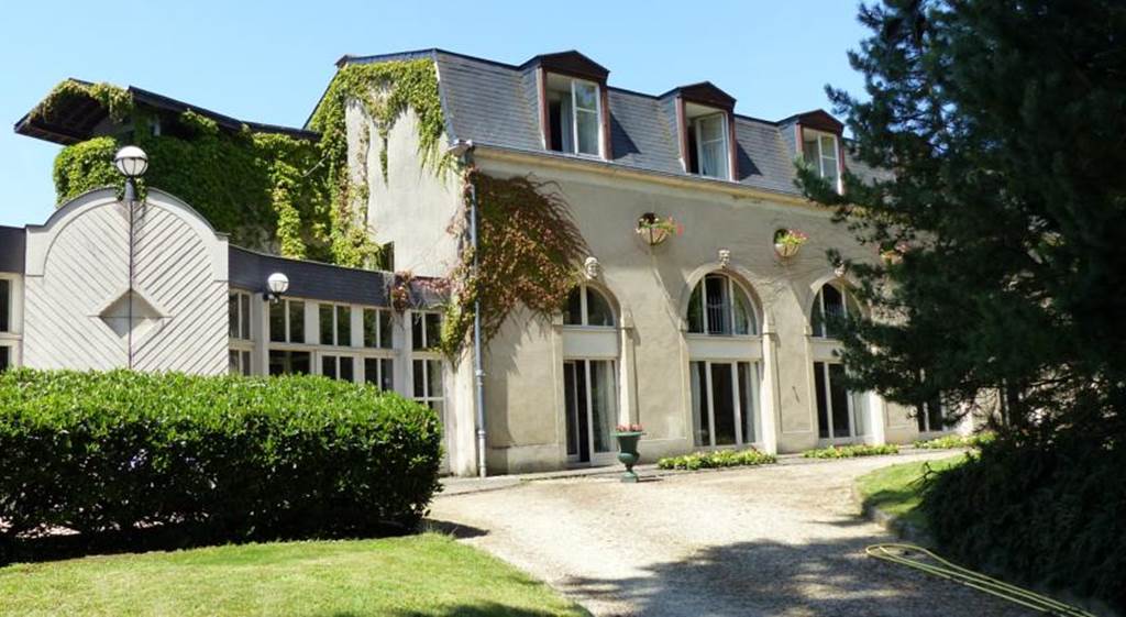 Hôtel "Château de Bazeilles"  France Grand Est Ardennes Bazeilles 08140