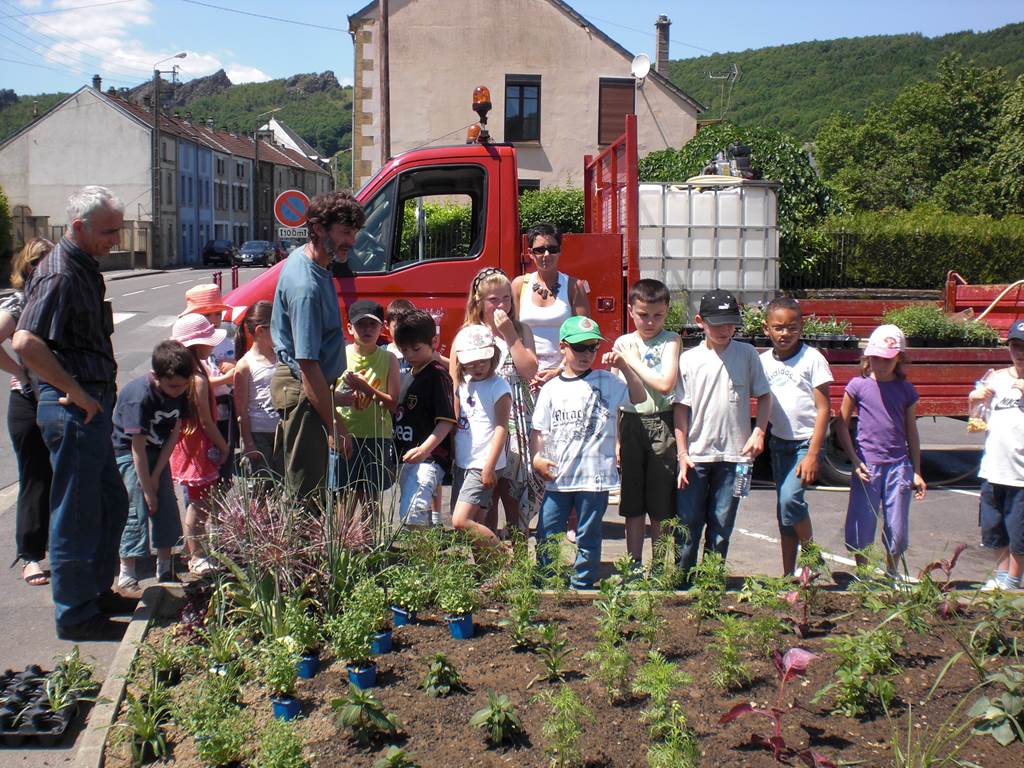 BOGNY SUR MEUSE, Ville Fleurie "2 Fleurs", Bogny-sur-Meuse - photo 2
