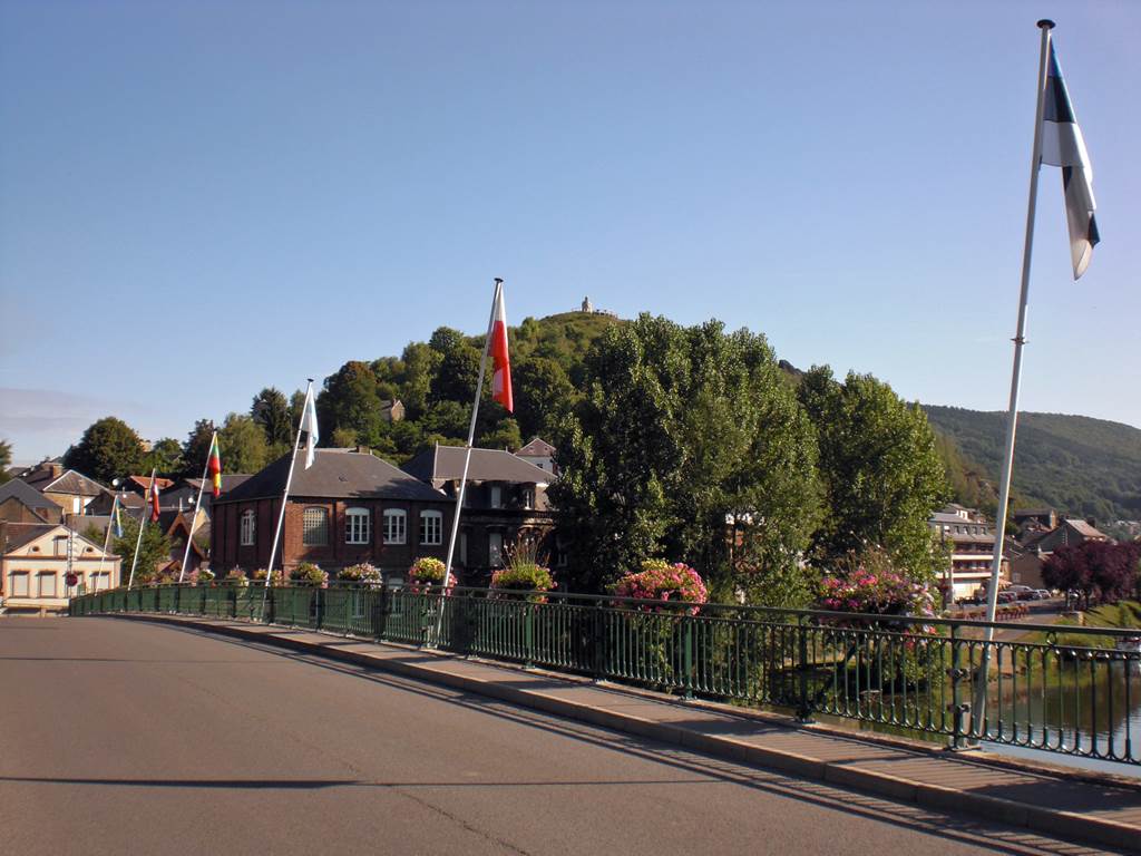 BOGNY SUR MEUSE, Ville Fleurie "2 Fleurs", Bogny-sur-Meuse - photo 3