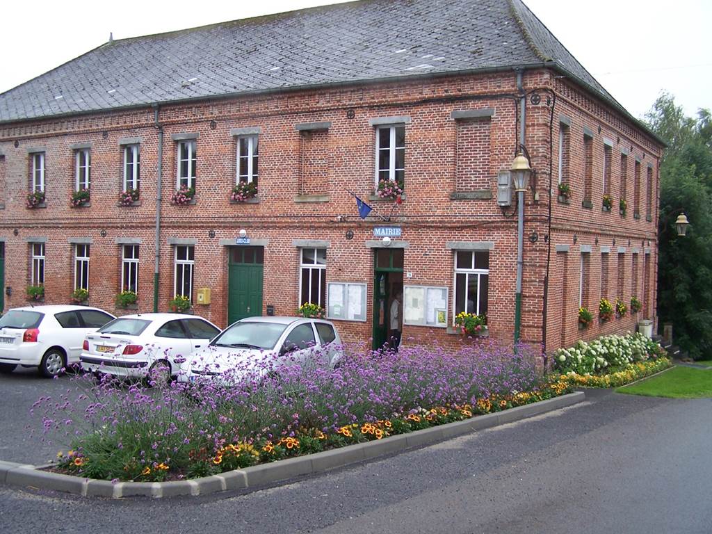 LA NEUVILLE AUX JOÛTES, Village Fleuri "3 Fleurs"