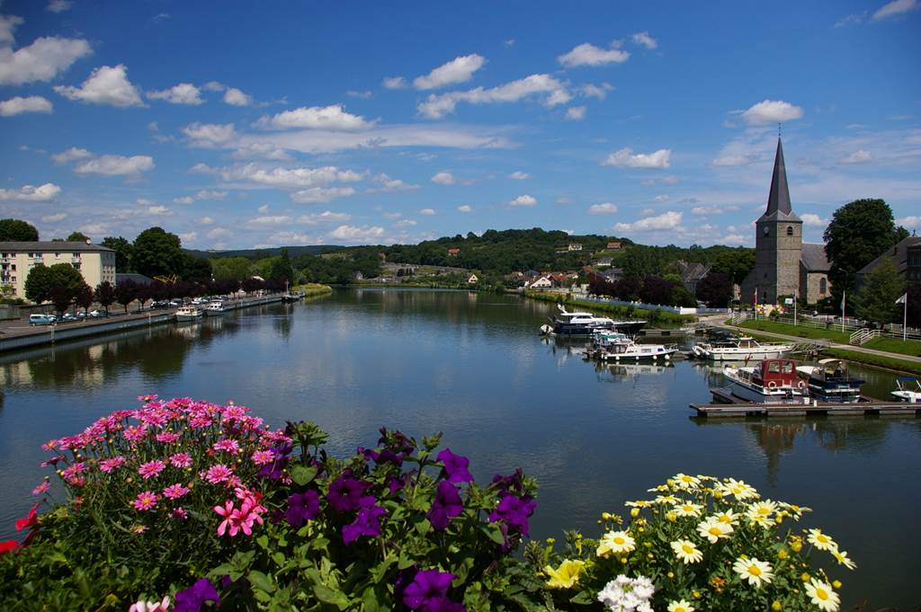 GIVET, Ville Fleurie "3 Fleurs"