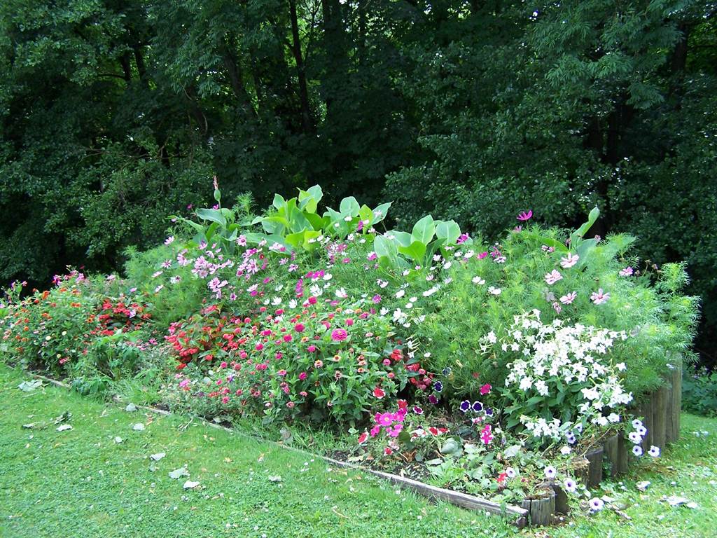 BAZEILLES, Ville Fleurie "3 Fleurs", Bazeilles