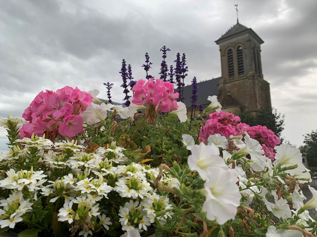 Coucy - Village Fleuri "2 fleurs"