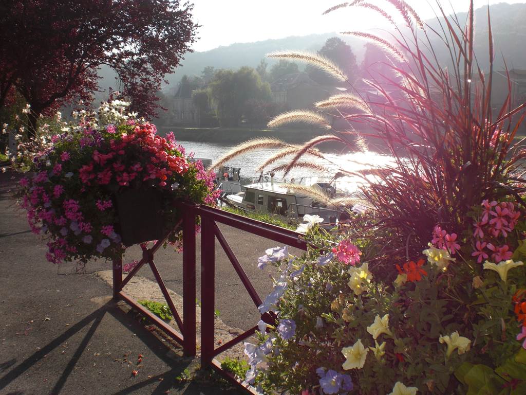 BOGNY SUR MEUSE, Ville Fleurie "2 Fleurs"