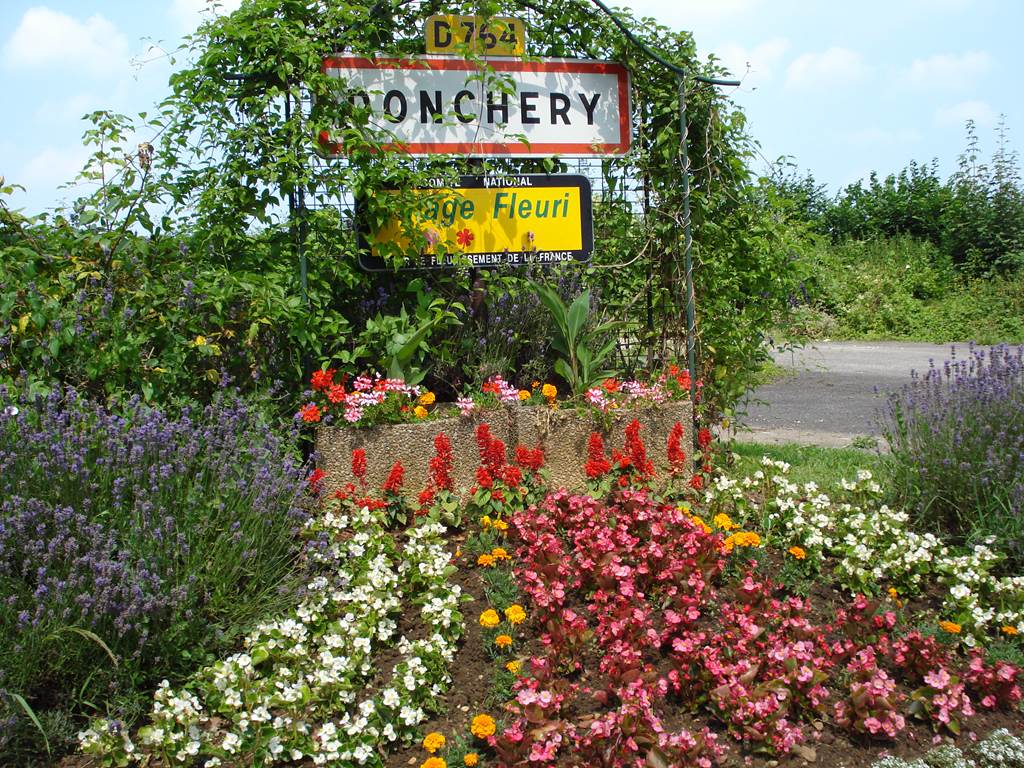 DONCHERY, Village Fleuri "2 Fleurs"