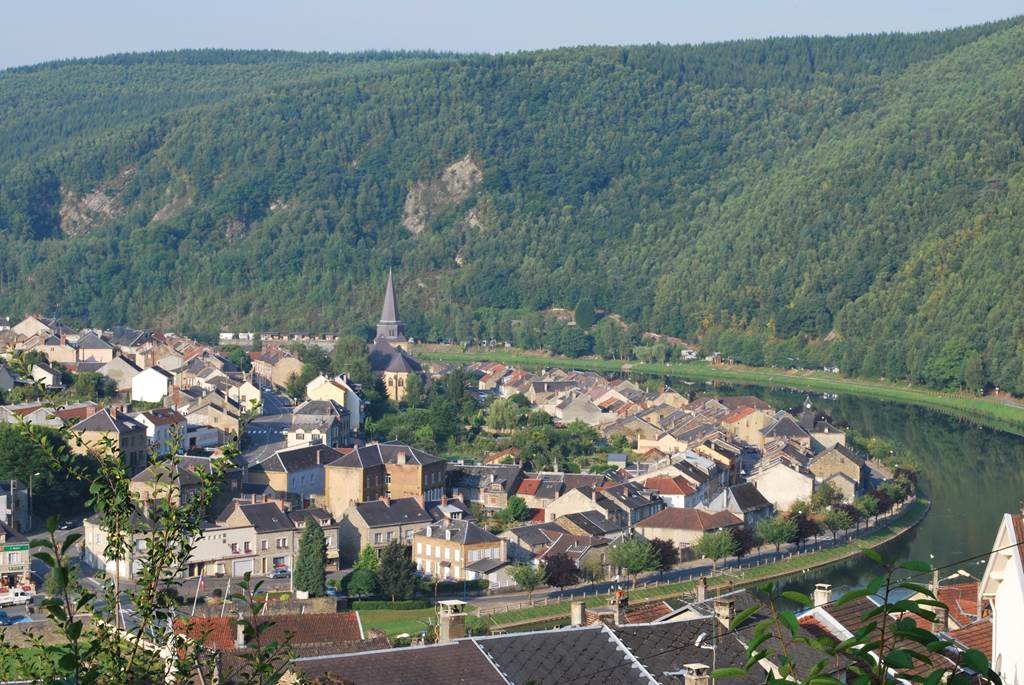 MONTHERME, Ville Fleurie "2 Fleurs"