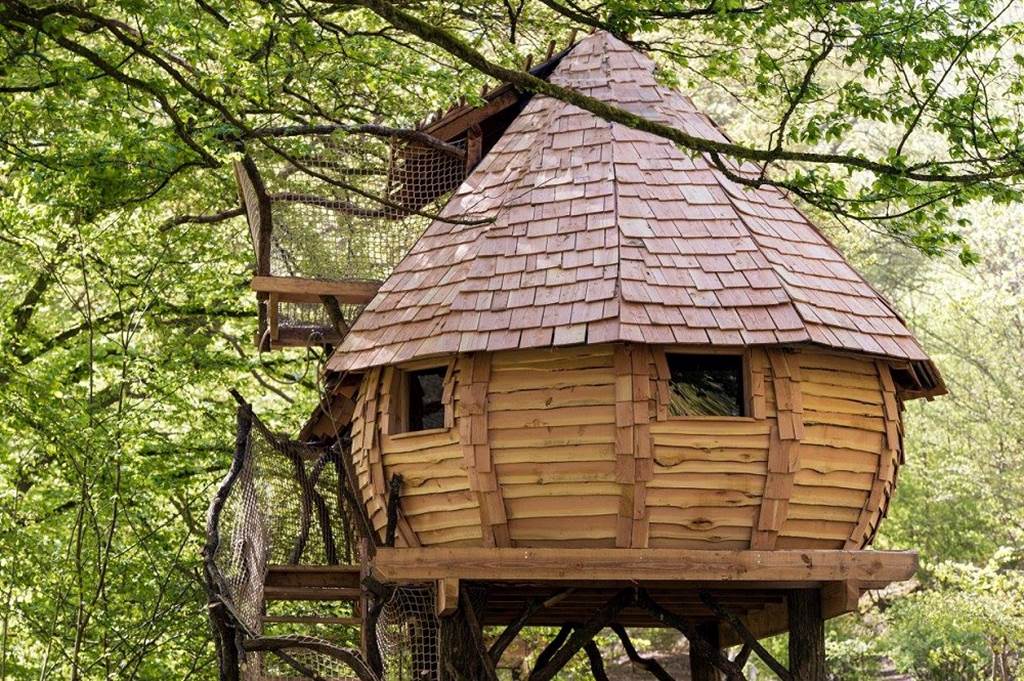 Cabanes dans les arbres - Cabane et Vallée