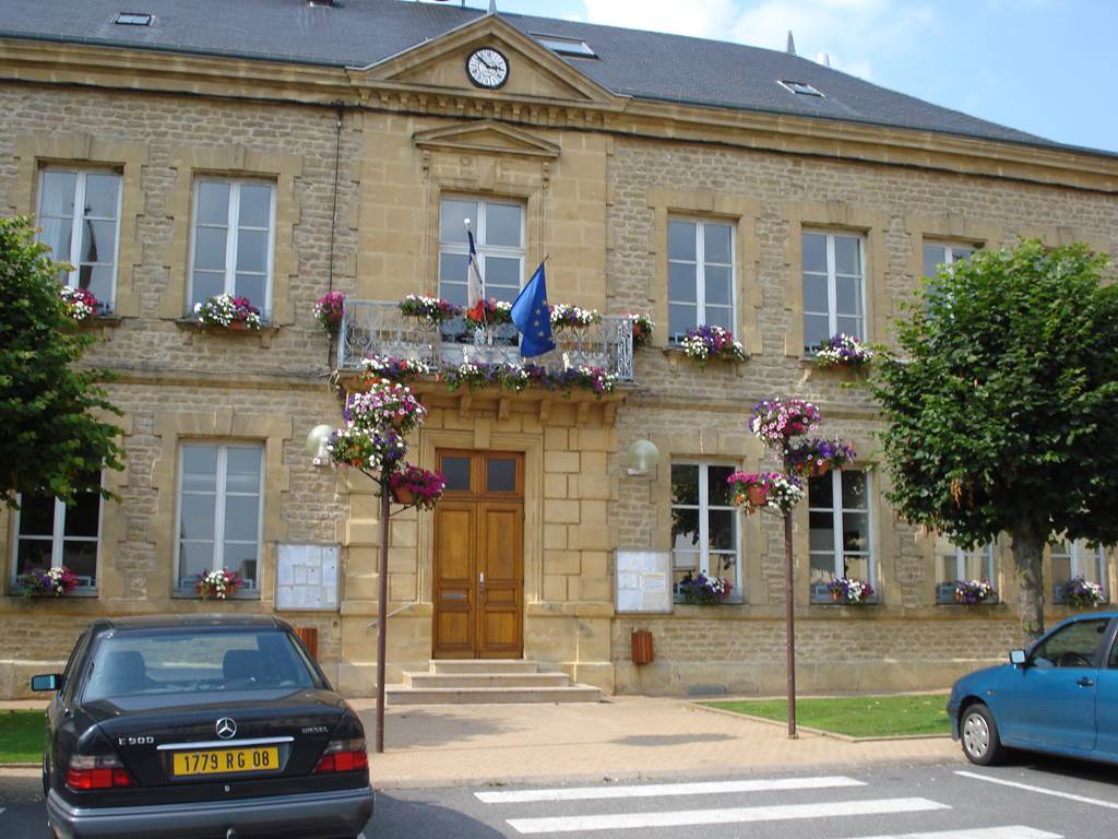 BAZEILLES, Ville Fleurie "3 Fleurs", Bazeilles - photo 2