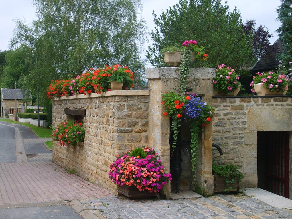 BALAN, Village Fleuri "3 Fleurs", Balan - photo 2