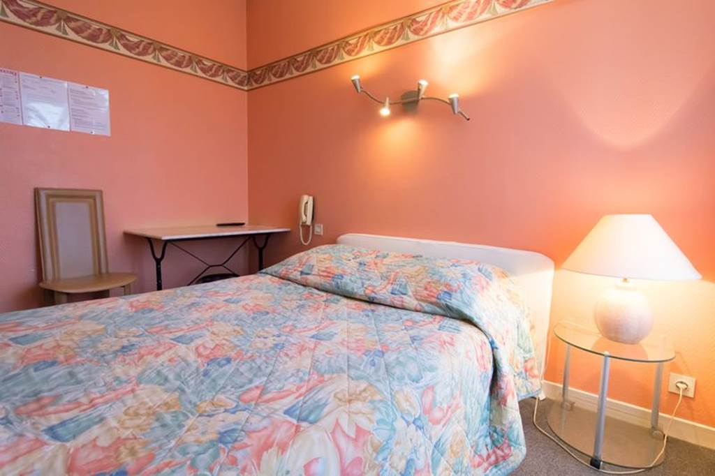 Hôtel "Hôtel de la Meuse", Charleville-Mézières - photo 4