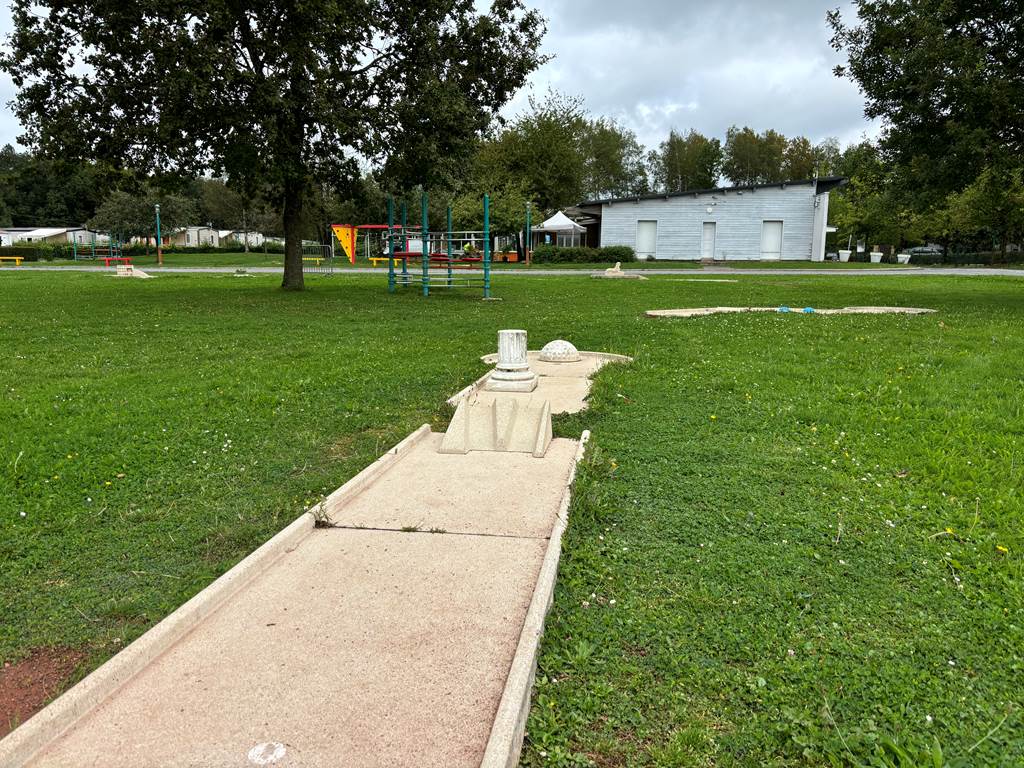 Parcours de Mini-golf de Signy le Petit, Signy-le-Petit - photo 2