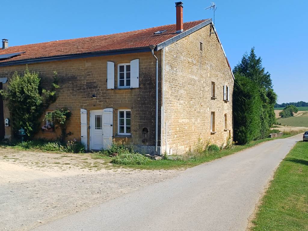 Le Nid Des Hirondelles