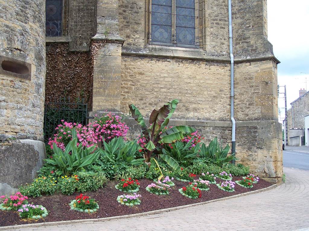 VIVIER AU COURT, Ville Fleurie "3 Fleurs", Vivier-au-Court