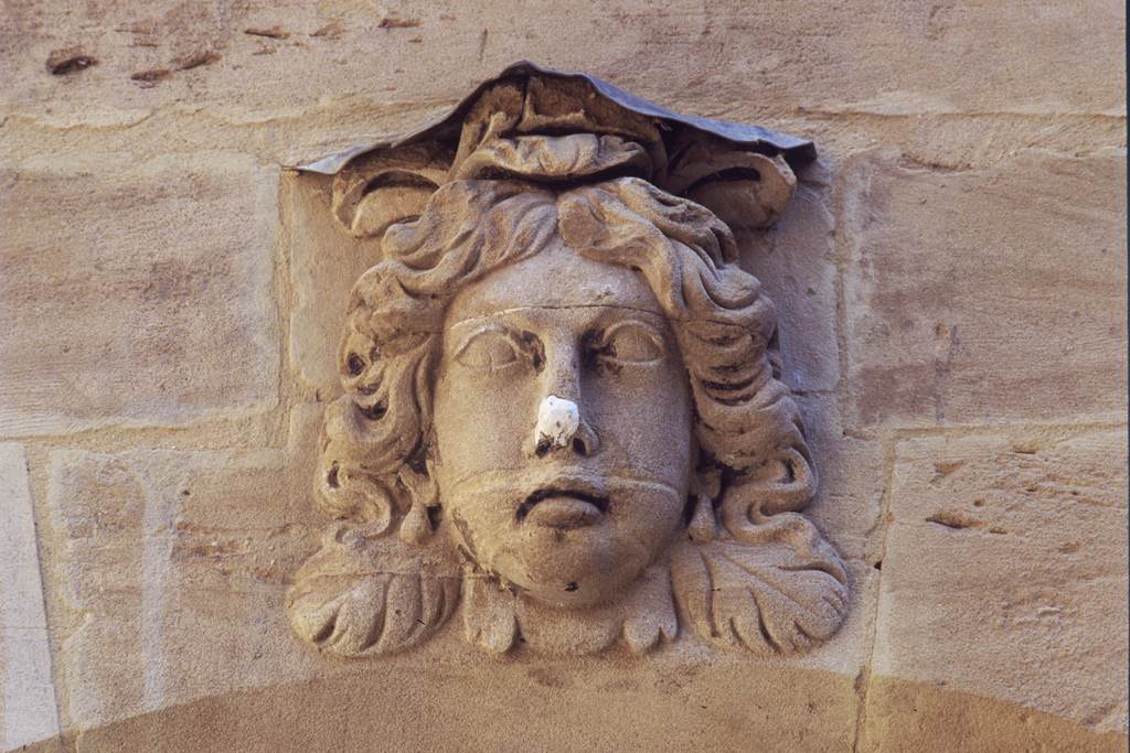 La Maison du Gros Chien, Sedan