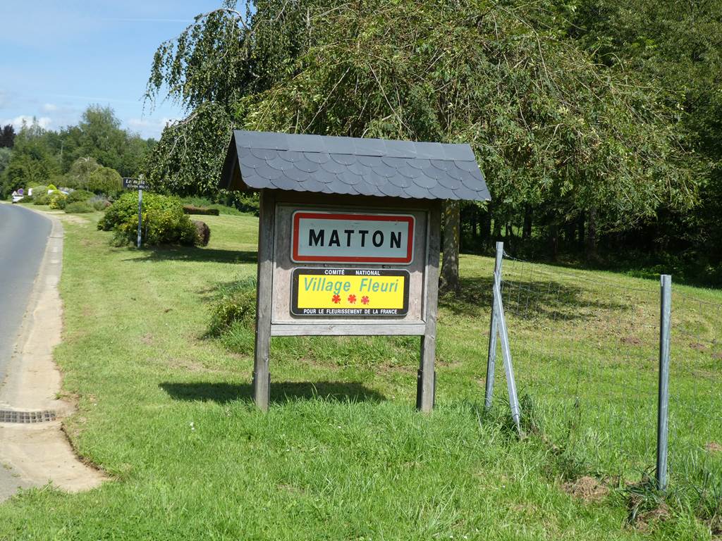 MATTON ET CLEMENCY, Village Fleuri "3 Fleurs"