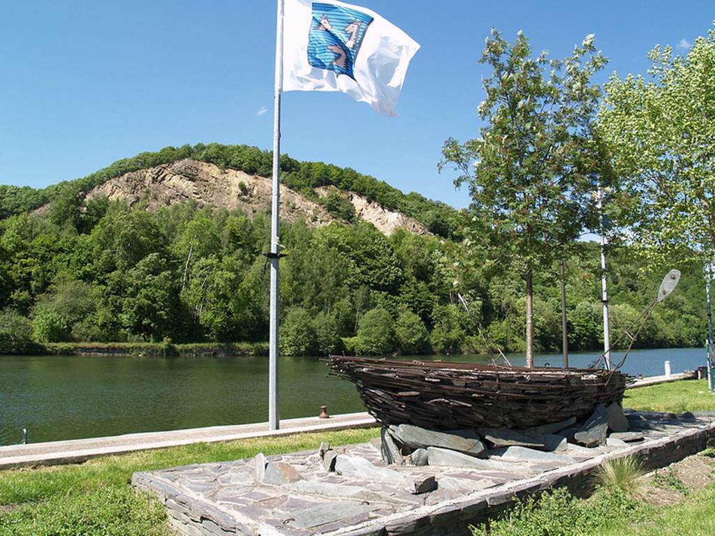 FUMAY, Ville Fleurie "2 Fleurs"