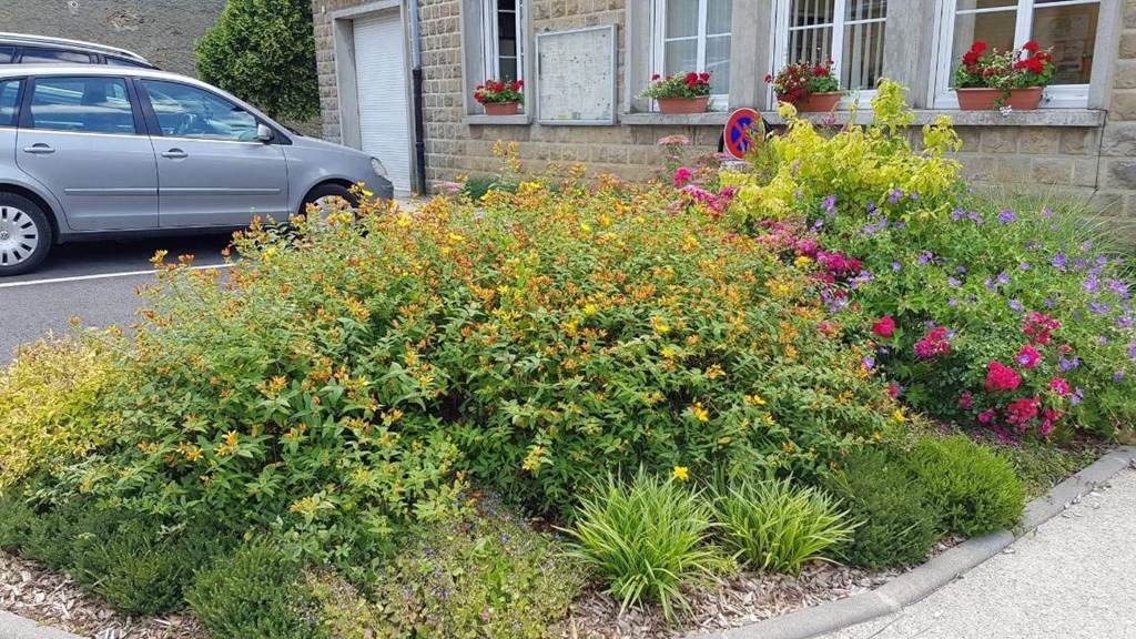 ARREUX, Village fleuri "2 fleurs" - photo 3