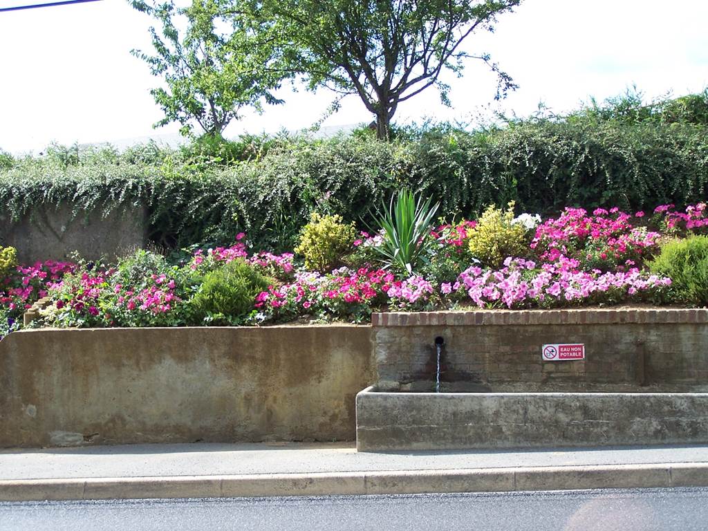 RENWEZ, Village Fleuri "3 Fleurs", Renwez - photo 2