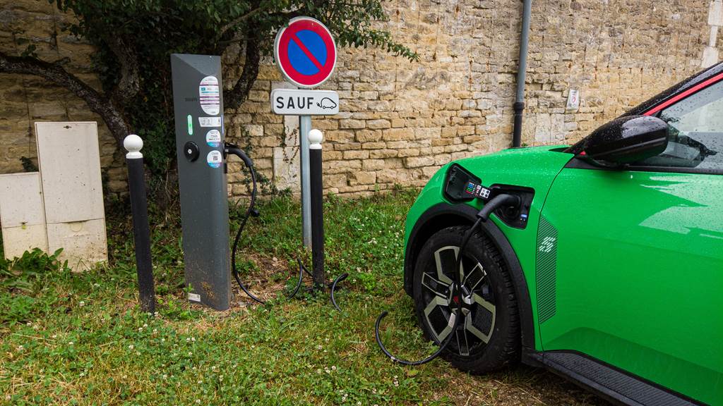 Recharger sa voiture à Launois-sur-Vence