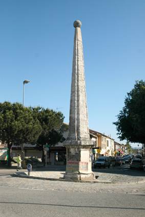 Saint-Christol-les-Ales-obelisque