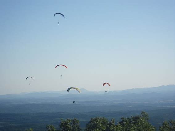 Parapente au Mont Bouquet_ Site départemental de vol libre