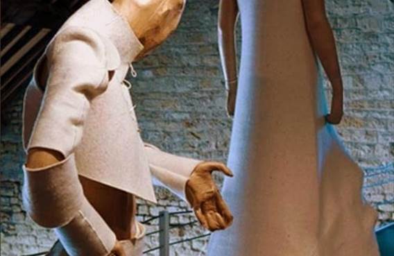 Robes contemporaines présentées au Musée du Feutre