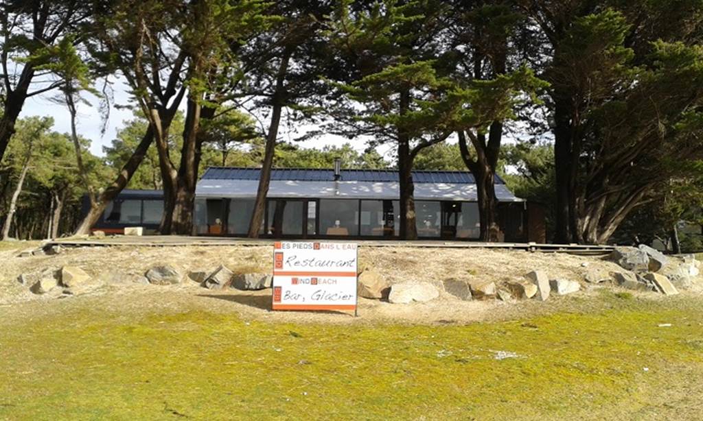 Restaurant les pieds dans l'eau