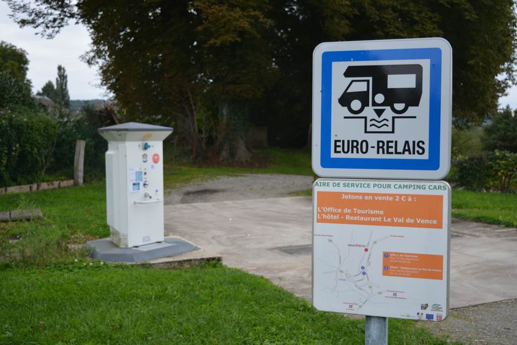 Aire de services pour camping-car - Launois-sur-Vence