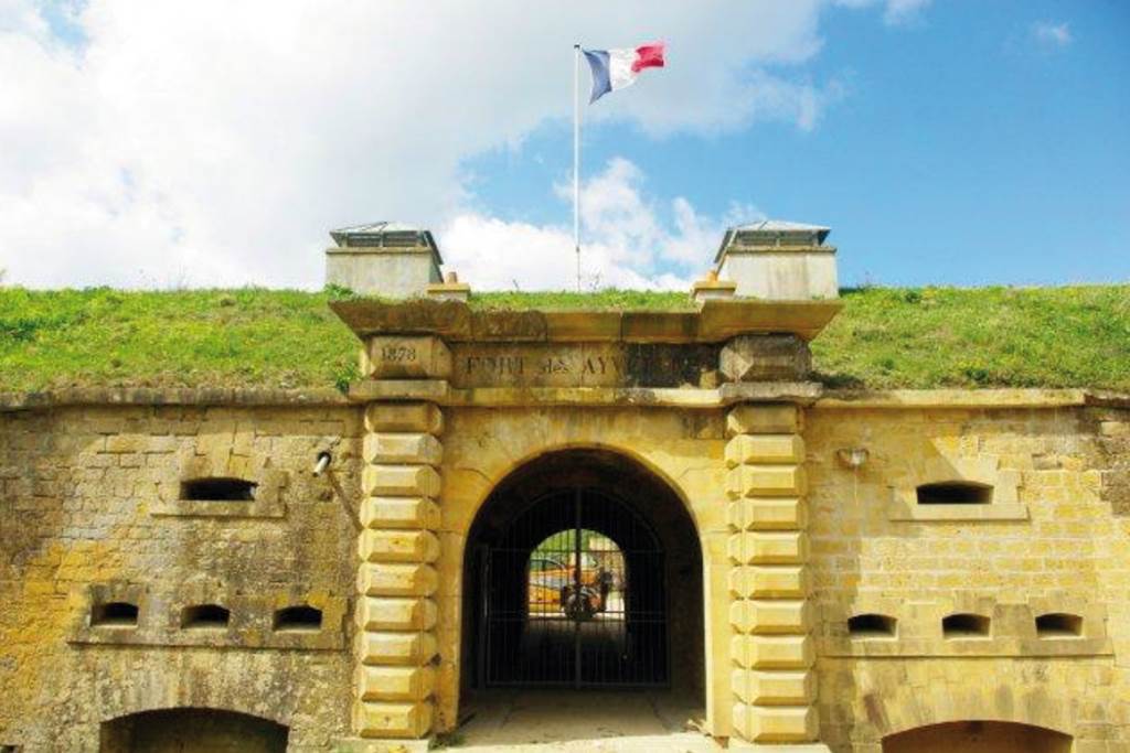 Estate and Fort of Ayvelles