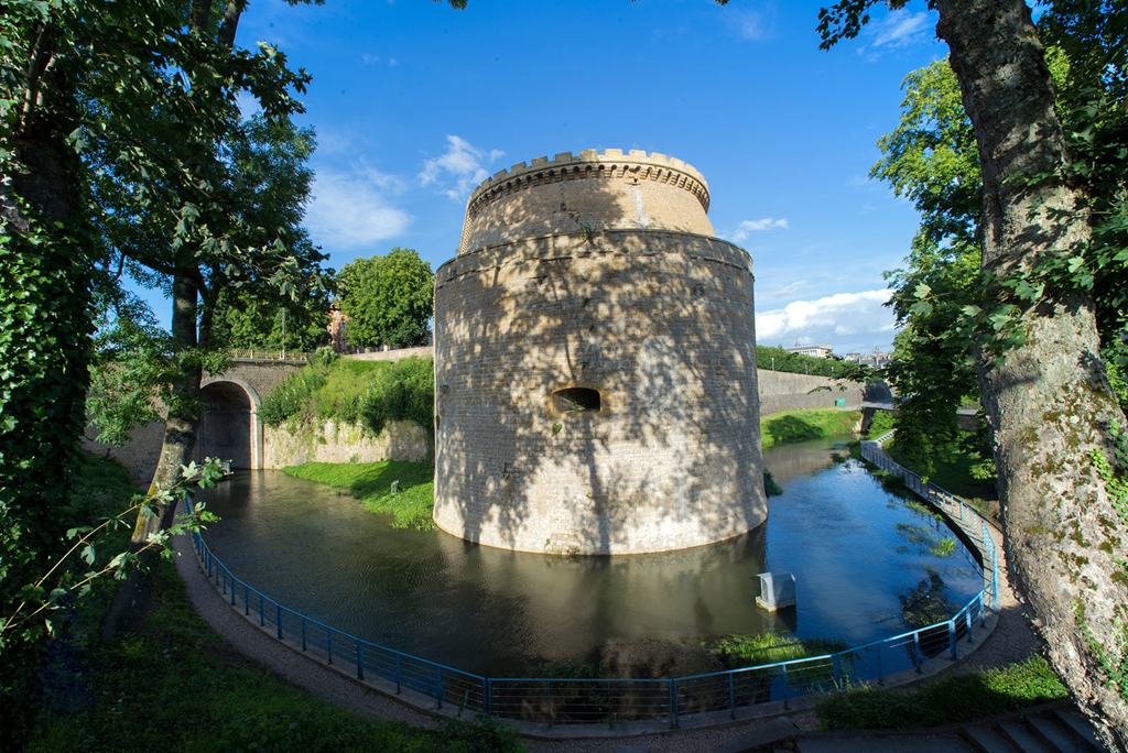 Visite familiale VAH Charleville : Balade contée, le dragon de Mézières et autres légendes
